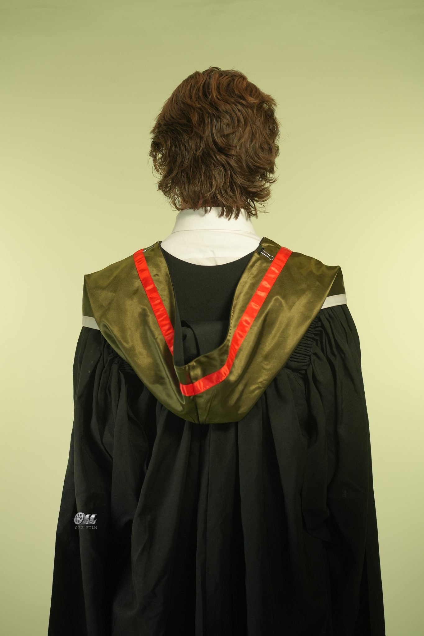 The University of Melbourne Bachelor’s Biomedicine graduation gown and hood