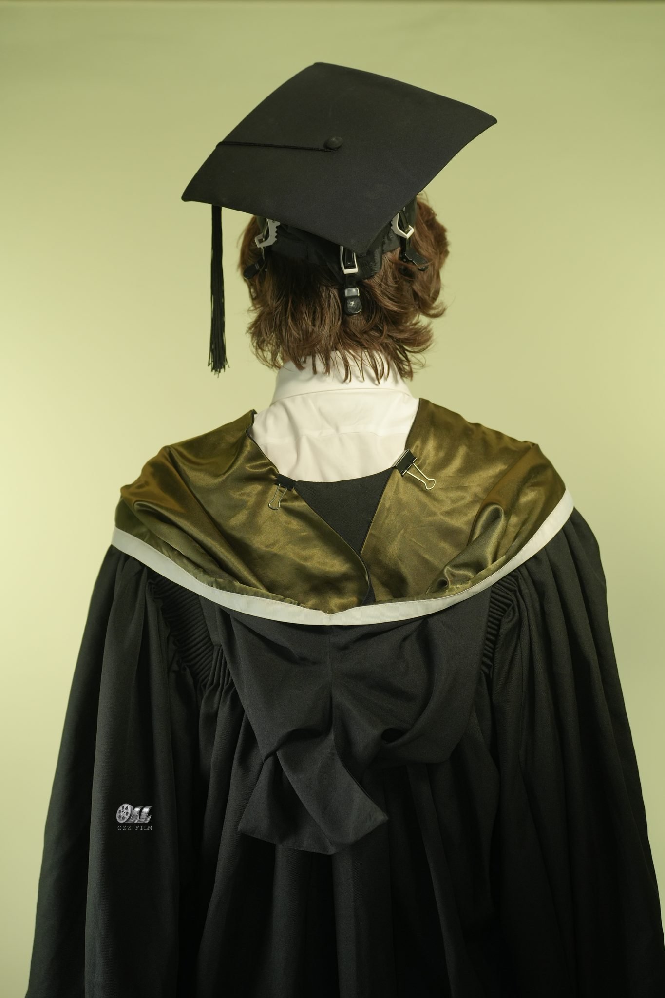 The University of Melbourne Bachelor’s Science graduation gown and hood